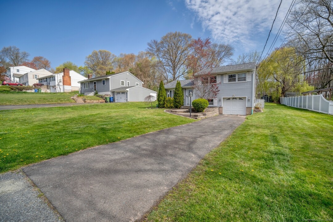 10 Shady Dr in Wallingford, CT - Building Photo