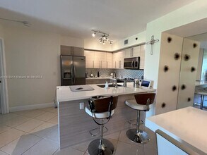 19901 E Country Club Dr, Unit 2503 in Aventura, FL - Foto de edificio - Building Photo