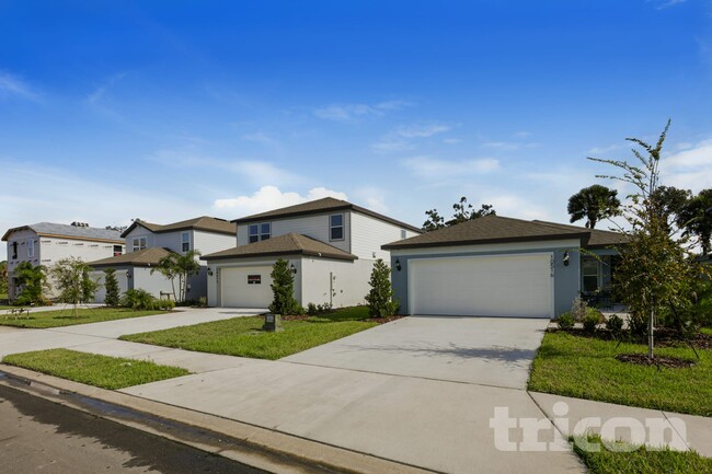 10749 Hidden Banks Gln in Parrish, FL - Building Photo - Building Photo