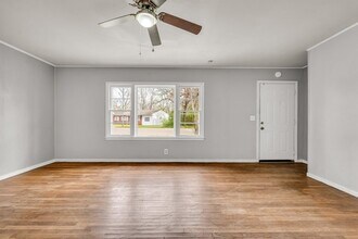 137 Poplar St in Columbus, MS - Foto de edificio - Building Photo