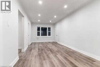 598 Upper James St in Hamilton, ON - Building Photo - Building Photo