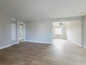 14248 Gilmore St, Unit 7 in Los Angeles, CA - Building Photo - Building Photo