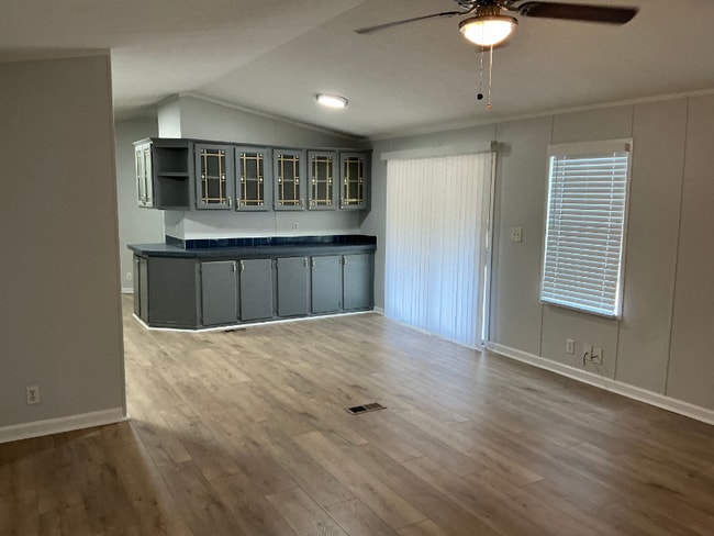 1081 Clara Ln in Little Rock, AR - Foto de edificio - Building Photo