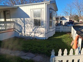 10052 W Utahna St in Garden City, ID - Building Photo