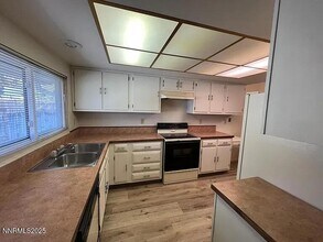 2890 Waterfield Dr in Sparks, NV - Building Photo - Building Photo
