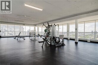 375 King St N in Waterloo, ON - Building Photo - Building Photo