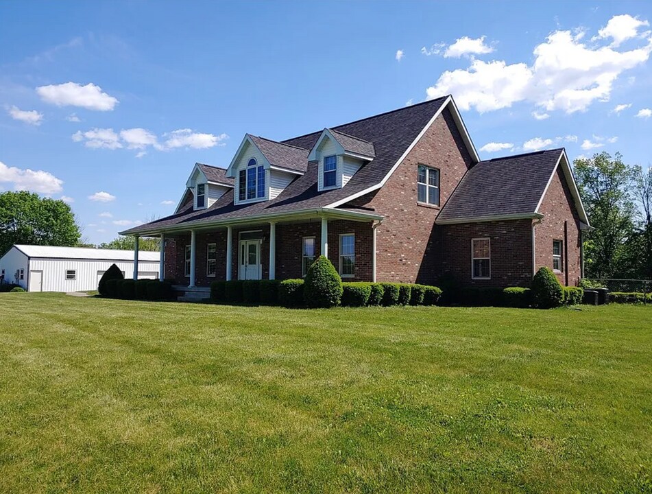 11969 E Terre Haute Rd in Paris, IL - Building Photo