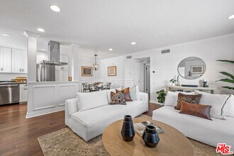 4370 Troost Ave-Unit -201 in Los Angeles, CA - Building Photo - Building Photo