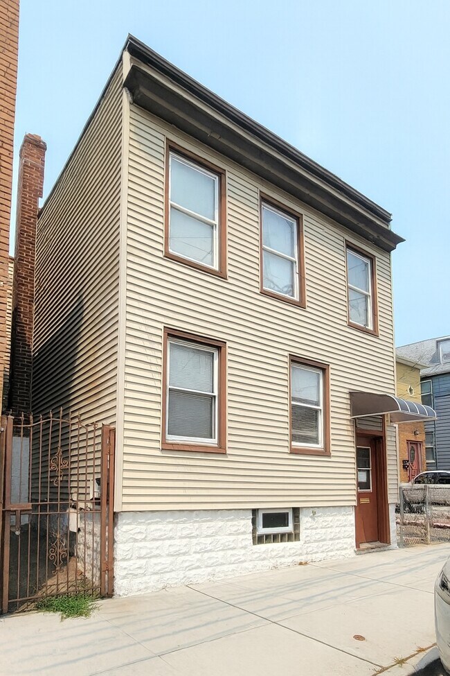 122 Cross St, Unit 1