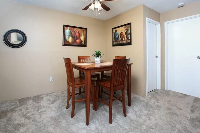 56 Village Brook Ln, Unit 7 in Natick, MA - Building Photo - Building Photo