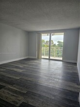 6930 Miami Gardens Dr in Hialeah, FL - Building Photo - Building Photo