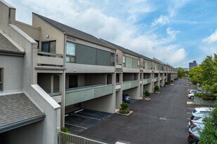 Riverbluff in Memphis, TN - Building Photo