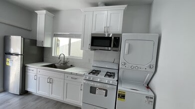 4354 138th St, Unit D in Hawthorne, CA - Foto de edificio - Building Photo