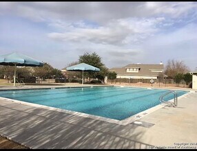 874 Cypress Ml in New Braunfels, TX - Foto de edificio - Building Photo