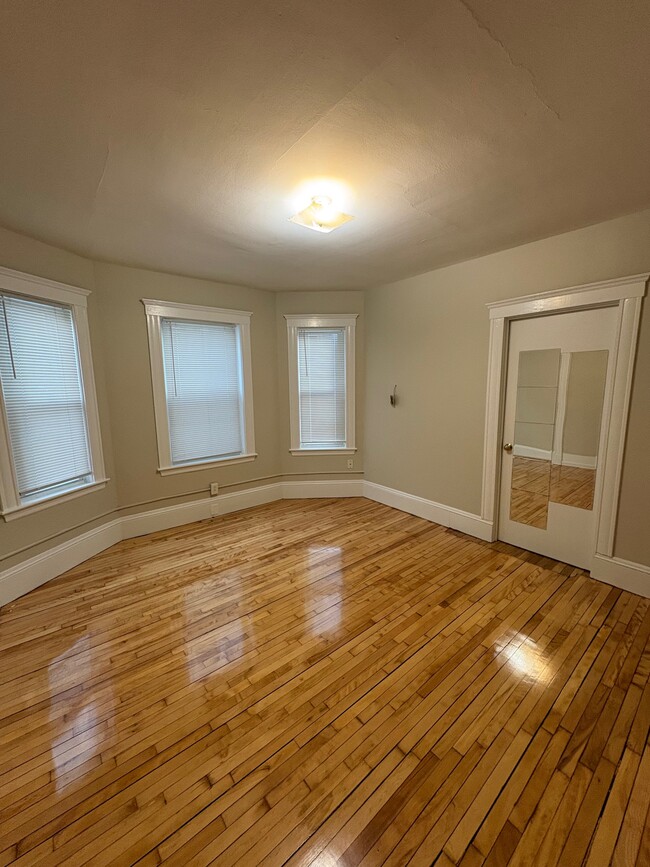 16 Maine Ave, Unit #2 in Somerville, MA - Building Photo - Building Photo