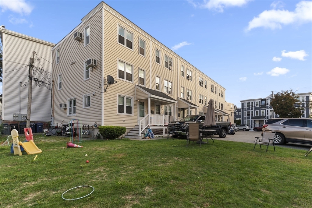 202 W 6th St, Unit 202 in Boston, MA - Building Photo