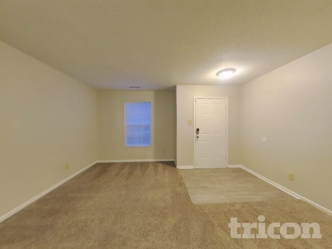 8146 Firefly Way in Indianapolis, IN - Foto de edificio - Building Photo