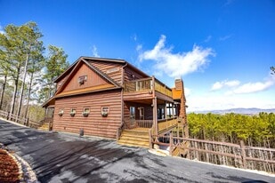 921 Ridge Peak Dr in Blairsville, GA - Building Photo