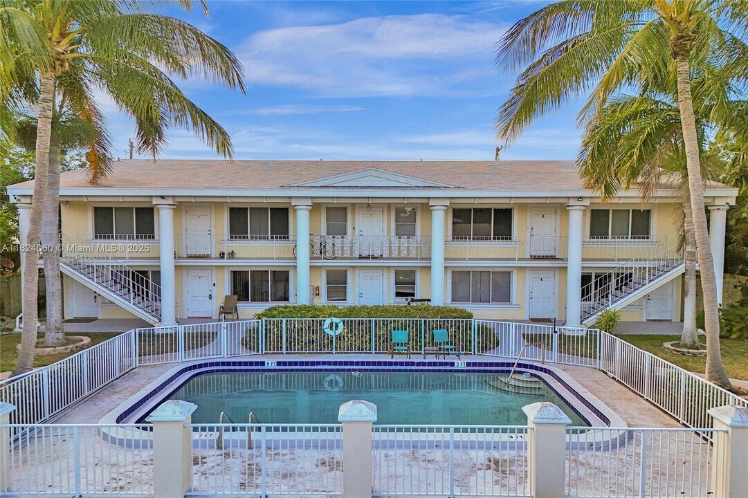 4525 NE 21st Ave in Fort Lauderdale, FL - Building Photo