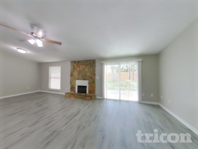 3183 Bee St E in Orange Park, FL - Foto de edificio - Building Photo