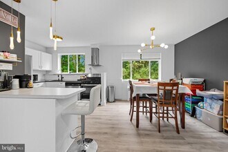 10305 Montrose Ave in Bethesda, MD - Building Photo - Building Photo