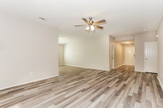 8132 Fox Chase Dr in Fort Worth, TX - Building Photo - Building Photo