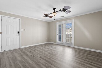 2421 Beachview Dr in Ocean Springs, MS - Foto de edificio - Building Photo