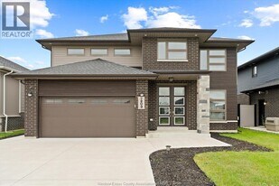 203 Clarke St in Amherstburg, ON - Building Photo