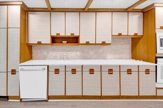 500 High Point Dr in Hartsdale, NY - Building Photo - Building Photo