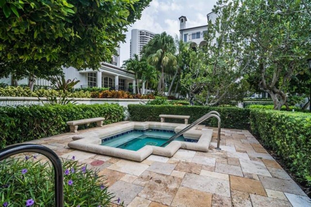 3700 Island Blvd, Unit C-202 in Aventura, FL - Building Photo