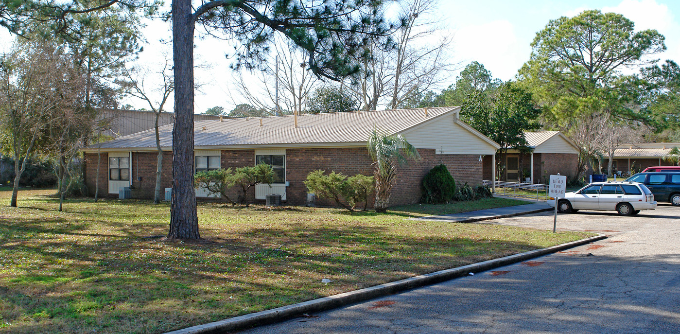 2051 Lisenby Ave in Panama City, FL - Foto de edificio