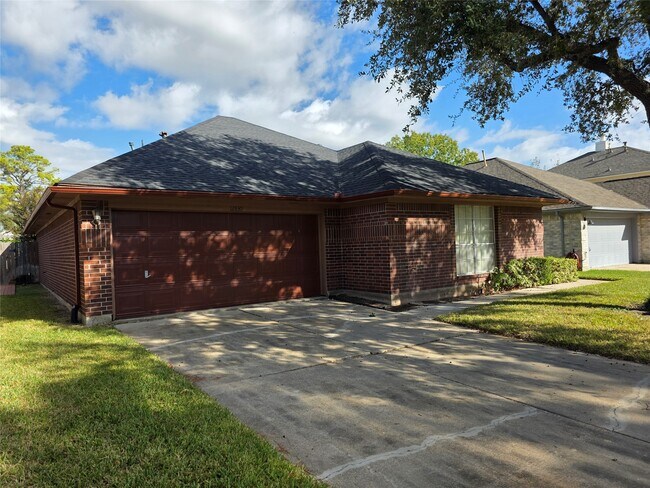 12830 Careywood Dr in Sugar Land, TX - Building Photo - Building Photo