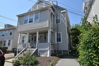 60 Prentiss St, Unit 1 in Watertown, MA - Foto de edificio - Building Photo