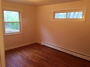 34 Arrowhead Way in Woodbury, CT - Foto de edificio - Building Photo