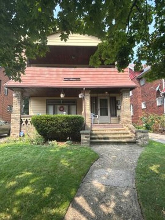 3288 Berea Rd in Cleveland, OH - Building Photo