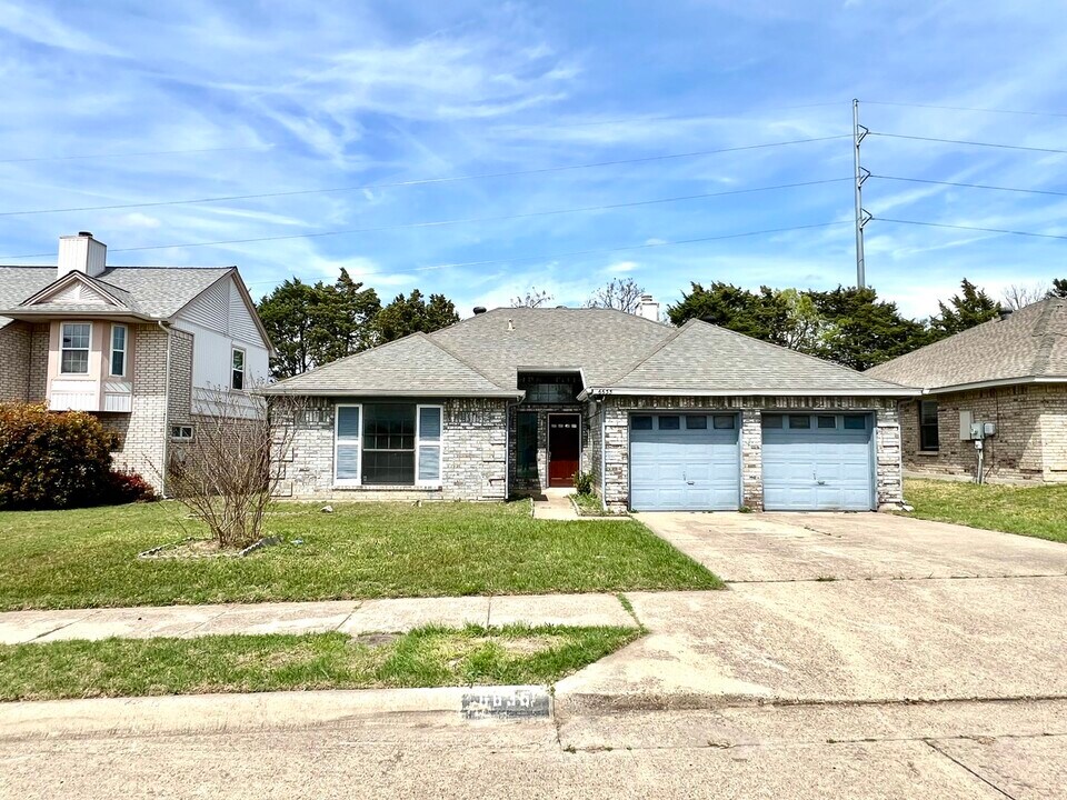 6635 Mountain Cedar Ln in Dallas, TX - Building Photo