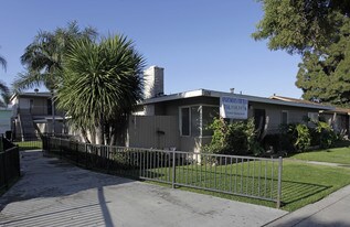 1122-1126 W Broadway in Anaheim, CA - Building Photo