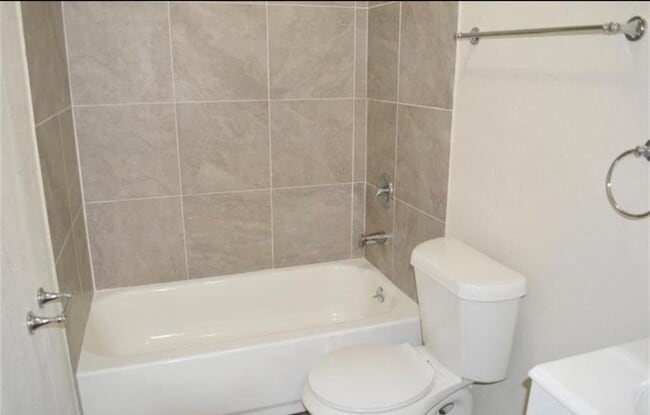 property at 7913 Woodlyn Rd