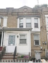 323 Eldert St in Brooklyn, NY - Building Photo