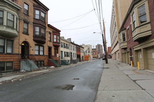 36 Spring St in Albany, NY - Building Photo - Building Photo