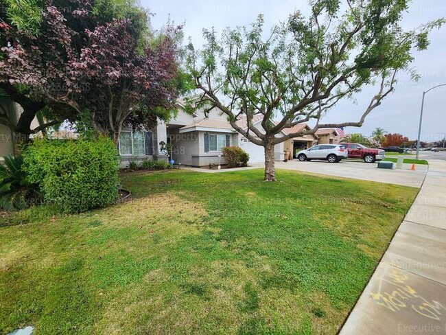 13306 Cheyenne Mountain Dr in Bakersfield, CA - Building Photo - Building Photo