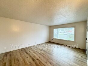 2737 Maywood Dr in Forest Grove, OR - Building Photo - Building Photo