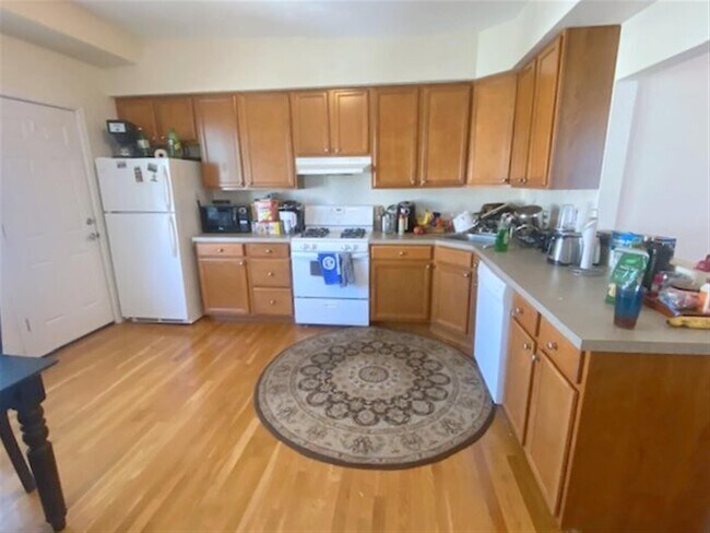 389 Columbia St, Unit 3