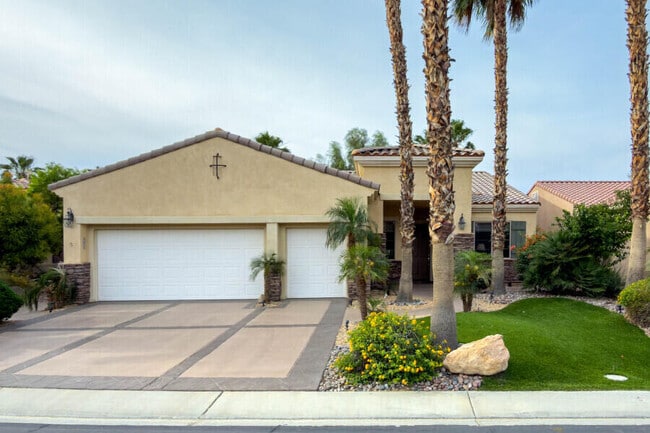 property at 81083 Avenida Tres Lagunas