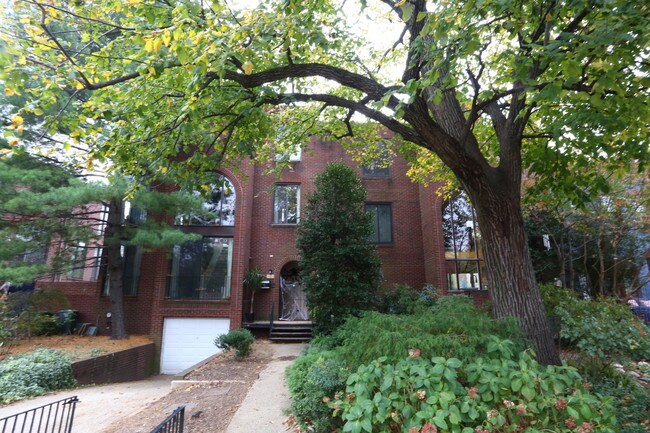 1023-1025 S Carolina Ave SE in Washington, DC - Building Photo - Building Photo