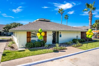 The Palm on SPID in Corpus Christi, TX - Building Photo - Building Photo