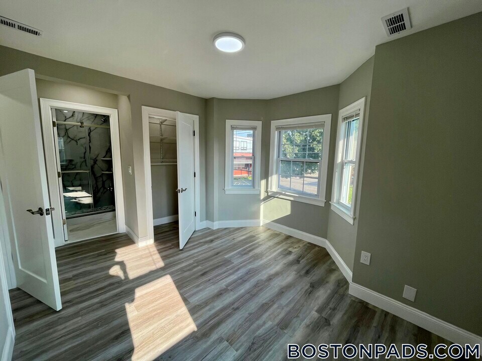 103 Felton St in Waltham, MA - Building Photo