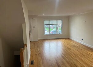 39 Park Ave in Harrison, NY - Building Photo - Building Photo