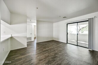 3065 N 67th Ave in Phoenix, AZ - Building Photo - Building Photo