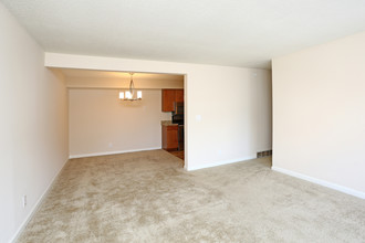 Jackson Square Apartments in Omaha, NE - Building Photo - Interior Photo